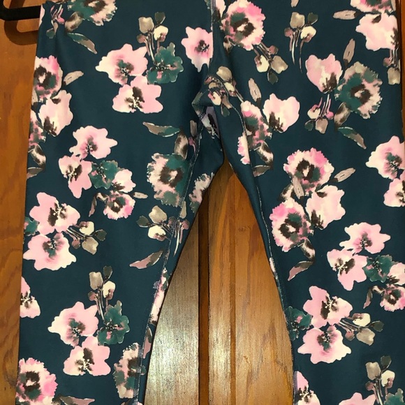 EUC Fabletics leggings - Picture 2 of 3